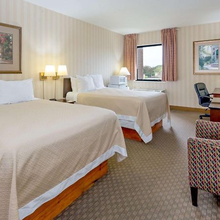Days Inn & Suites By Wyndham Northwest Indianapolis Exterior photo