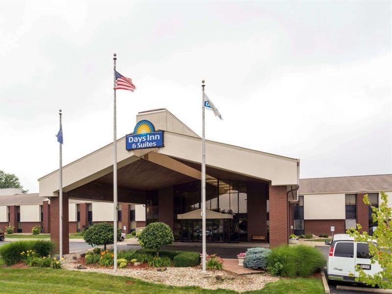 Days Inn & Suites By Wyndham Northwest Indianapolis Exterior photo