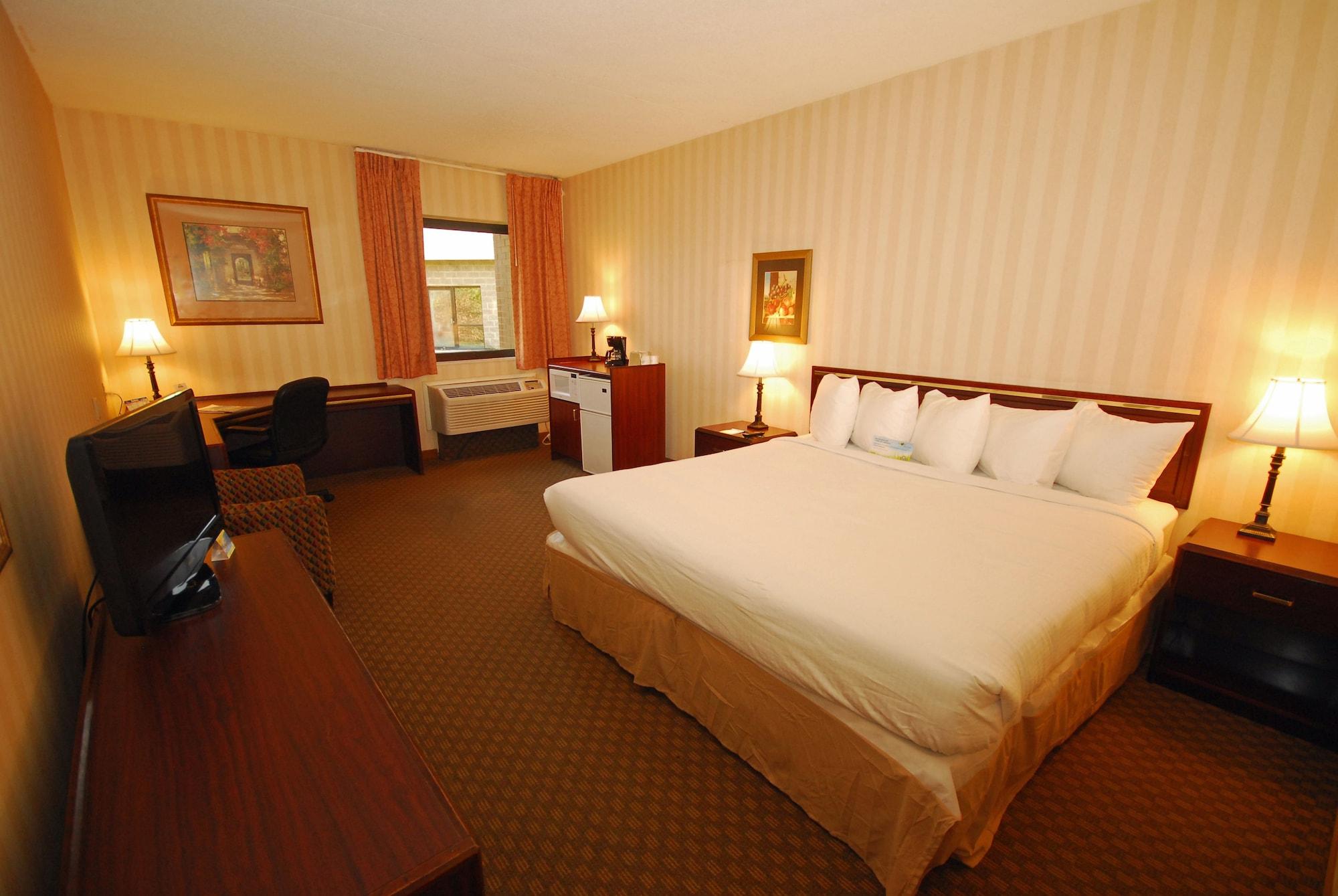 Days Inn & Suites By Wyndham Northwest Indianapolis Exterior photo