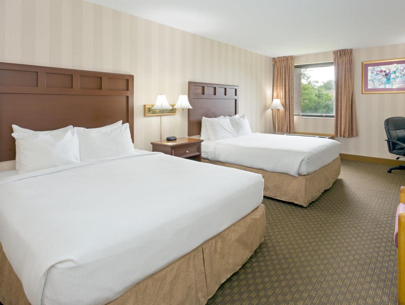 Days Inn & Suites By Wyndham Northwest Indianapolis Exterior photo