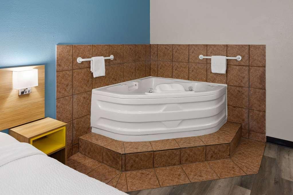 Days Inn & Suites By Wyndham Northwest Indianapolis Room photo