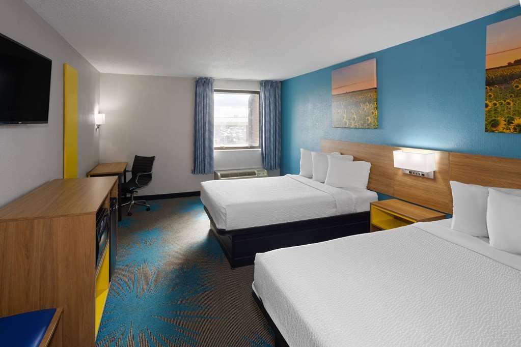 Days Inn & Suites By Wyndham Northwest Indianapolis Room photo