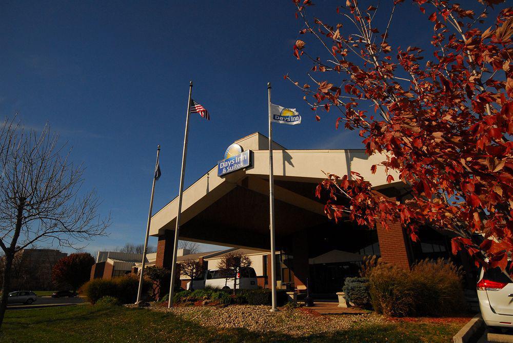 Days Inn & Suites By Wyndham Northwest Indianapolis Exterior photo